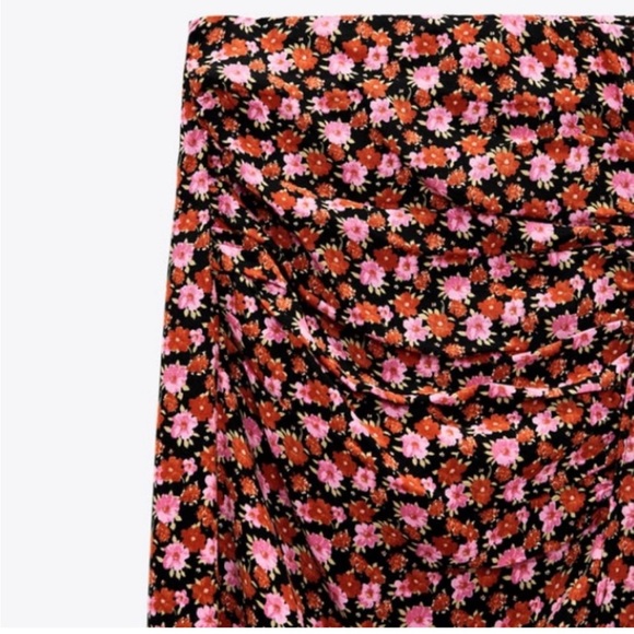 Zara medium floral print midi skirt with front ruching - Picture 6 of 6